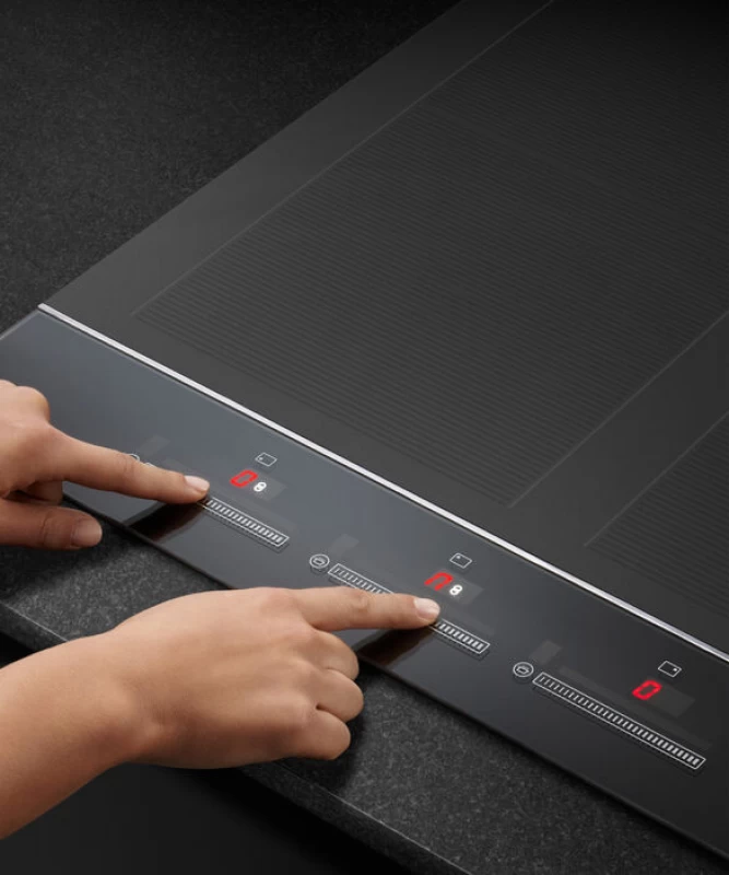 Induction Cooktop, 24", 4 Zones with SmartZone view 2