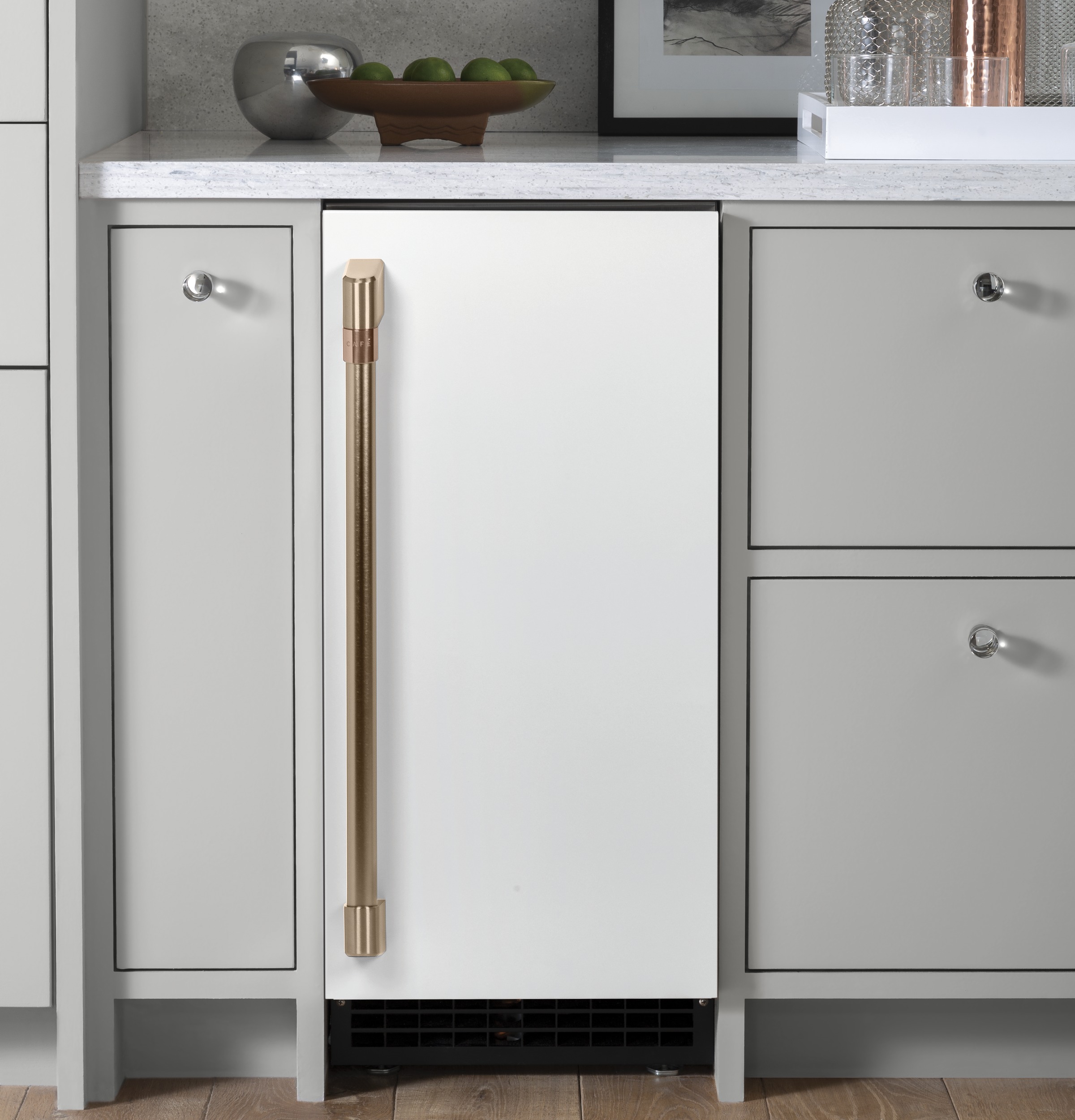Café Ice Maker Door Kit CIP75W2