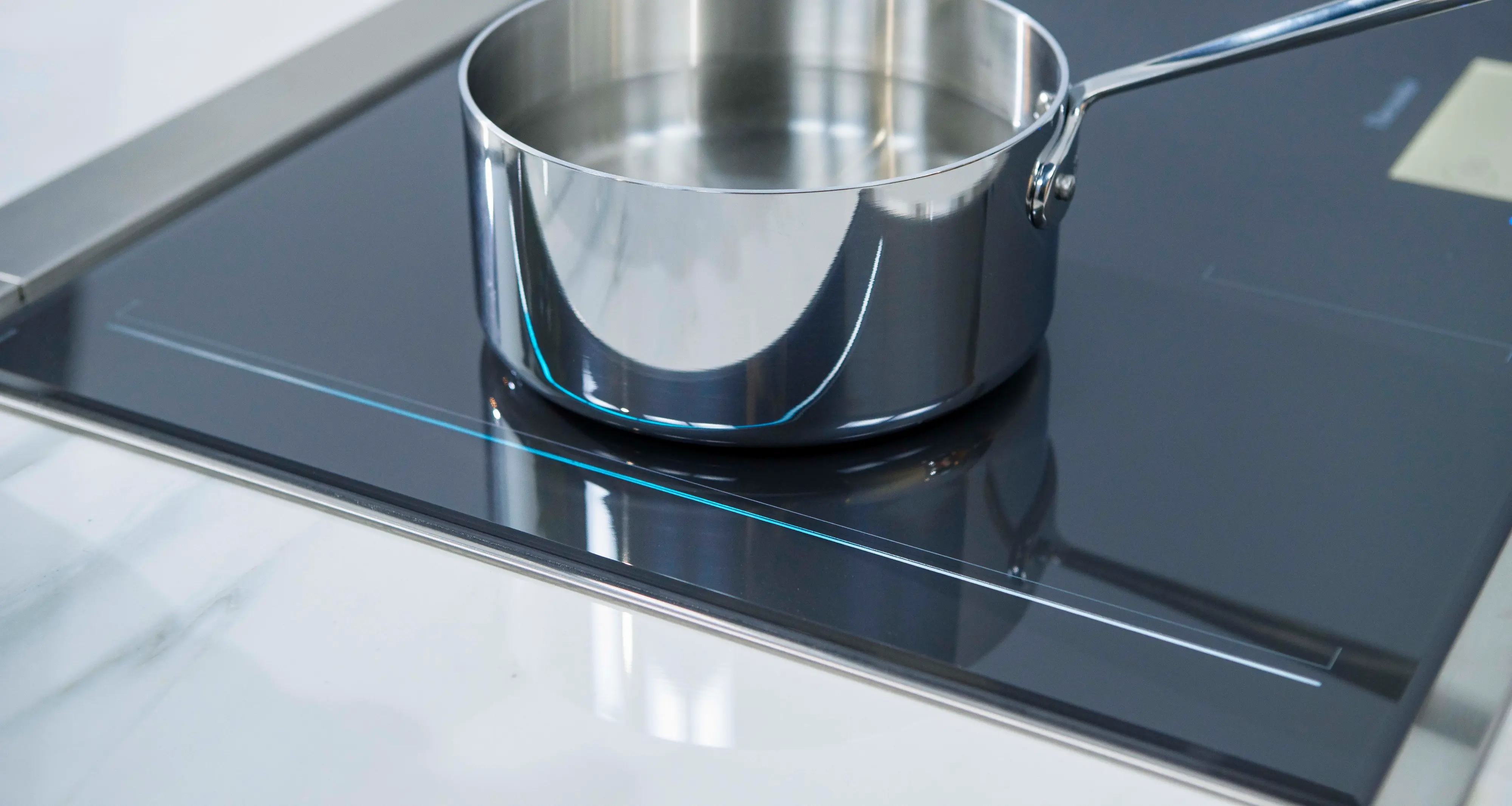 Freedom® Induction Cooktop 36'' , Surface Mount With Frame CIT36YWB