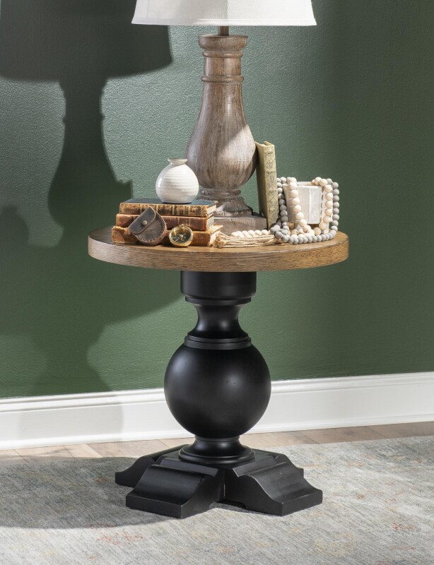 Vintage Market AT Urn Base End Table CLH4016108