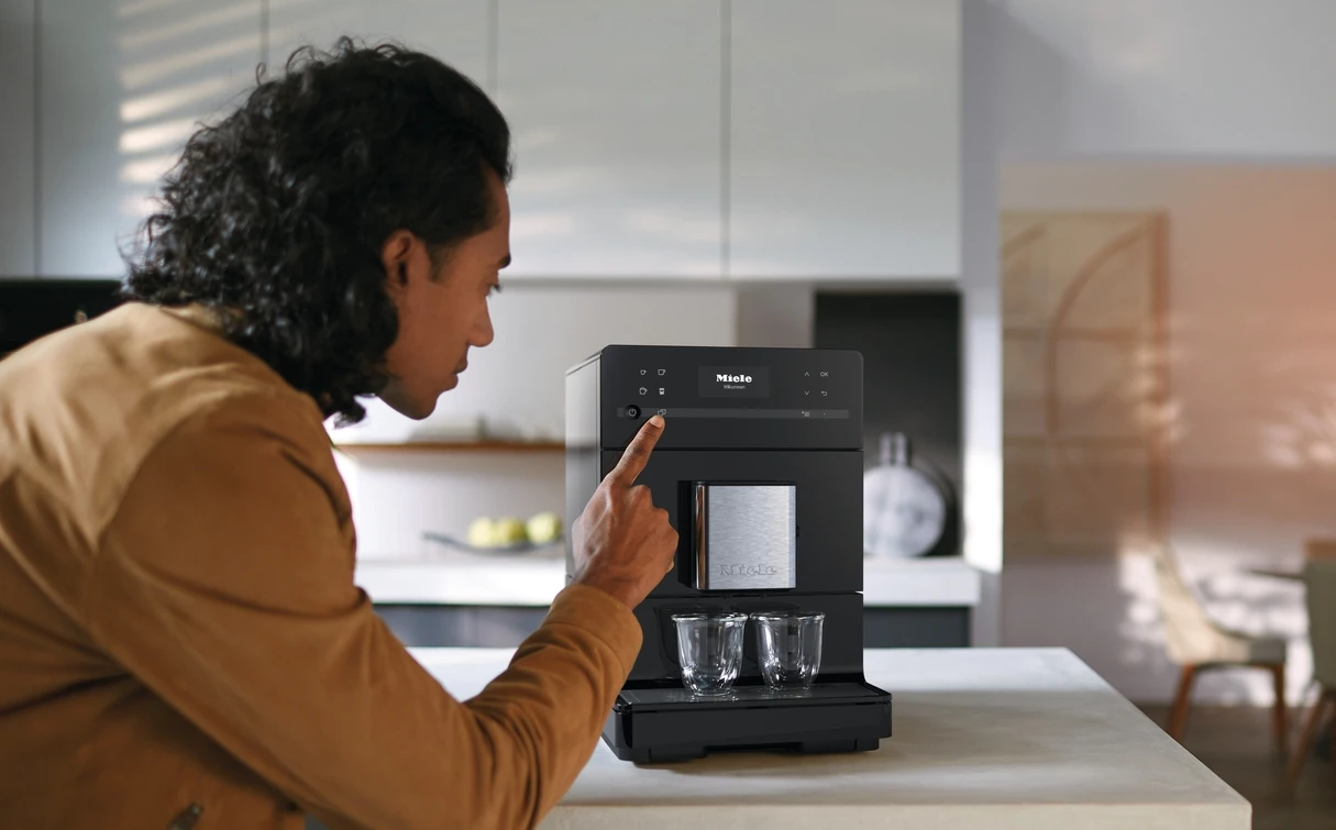 Countertop coffee machine with OneTouch for Two for the ultimate coffee enjoyment. CM5300