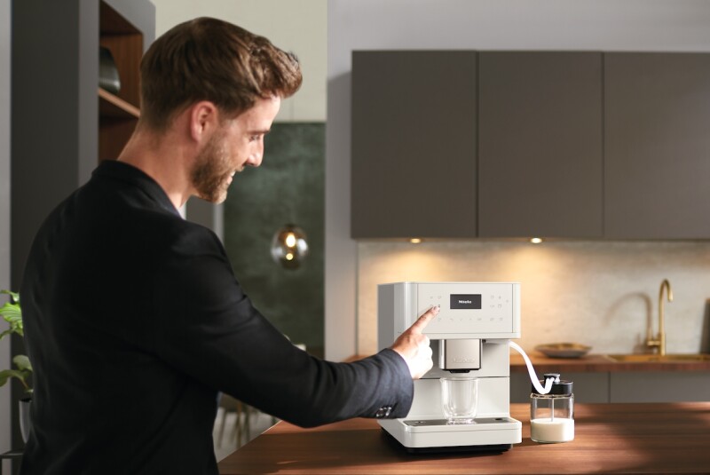 Countertop coffee machine With WiFi Conn@ct and a wide selection of specialty coffees for maximum freedom. CM6160MILKPERFECTION