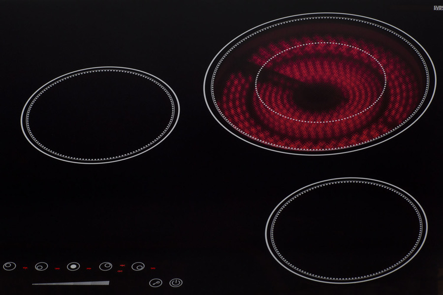 30" Wide 208-240V 5-Burner Radiant Cooktop view 7