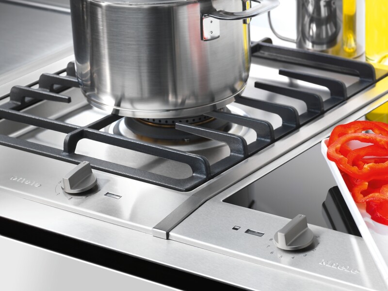 Spacer strip for installing several CombiSet elements in one single cut-out. CSZL1500