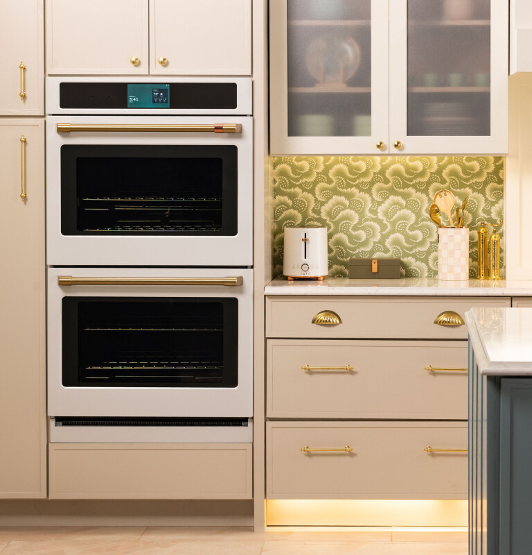Café Professional Series 30" Smart Built-in Convection Double Wall Oven CTD90DP4ZW2