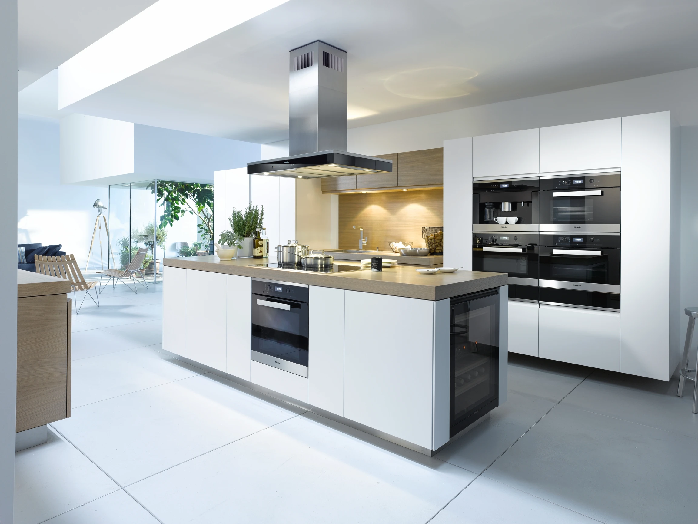 Built-in coffee machine with bean-to cup system and OneTouch CVA6401