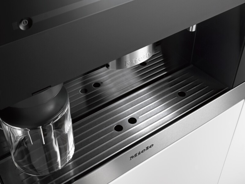 Built‑in coffee machine with bean-to-cup system and OneTouch for Two for perfect coffee enjoyment. CVA6405