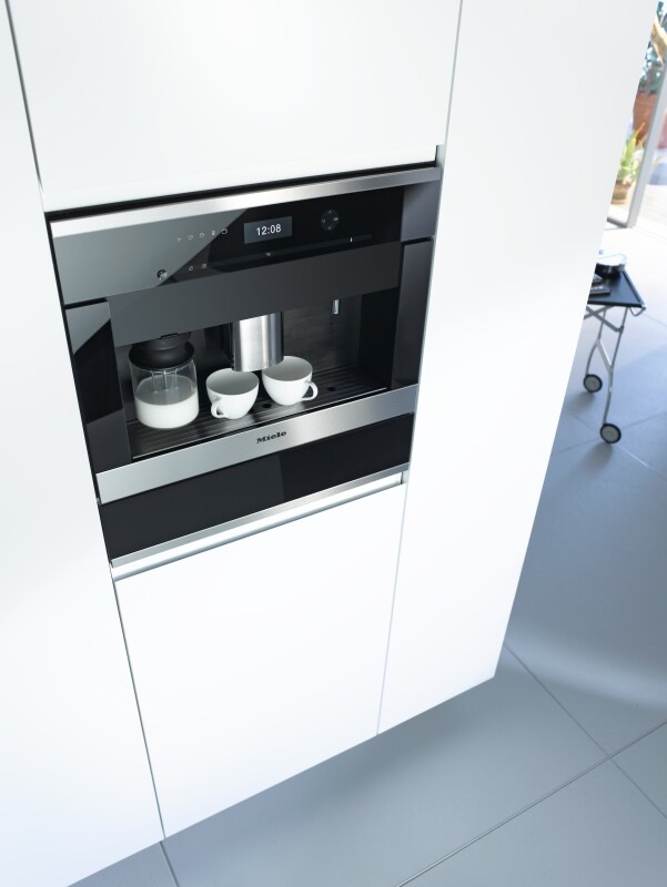Built‑in coffee machine with bean-to-cup system and OneTouch for Two for perfect coffee enjoyment. CVA6405