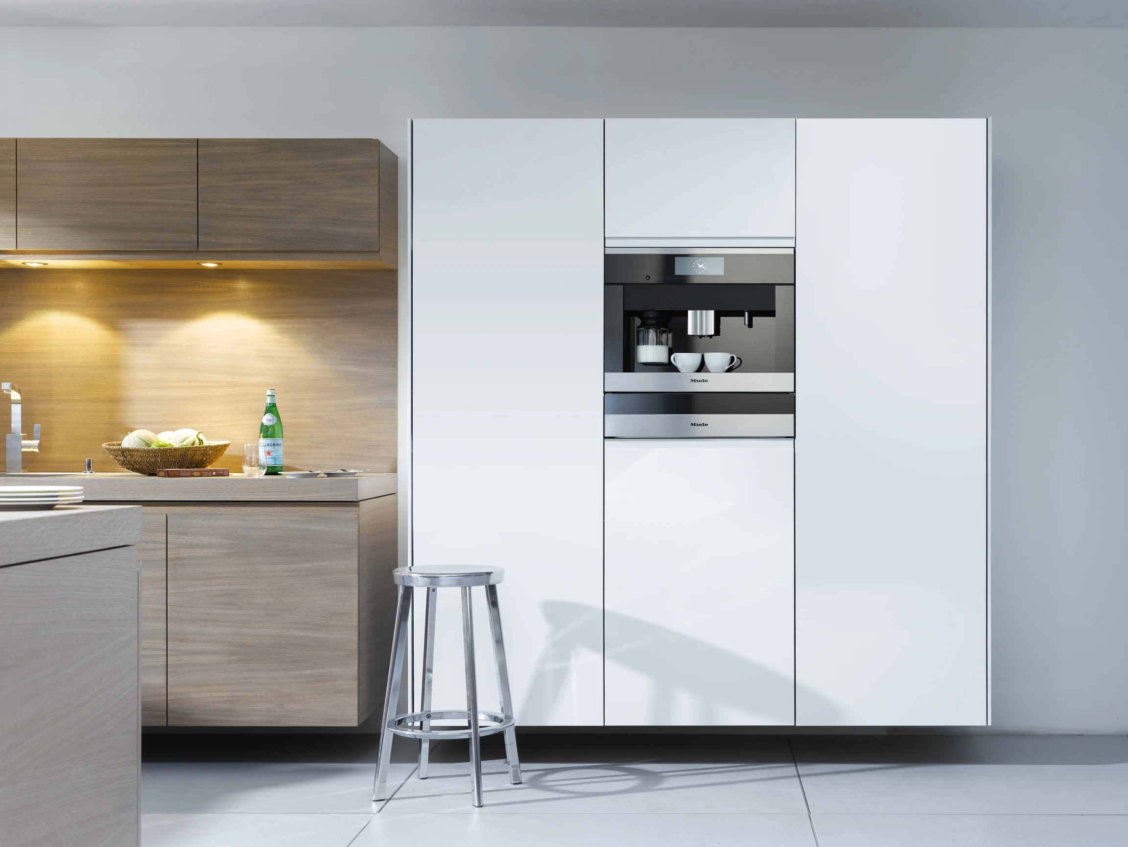 Built‑in coffee machine with bean-to-cup system - theall-rounder for the highest demands. CVA6800