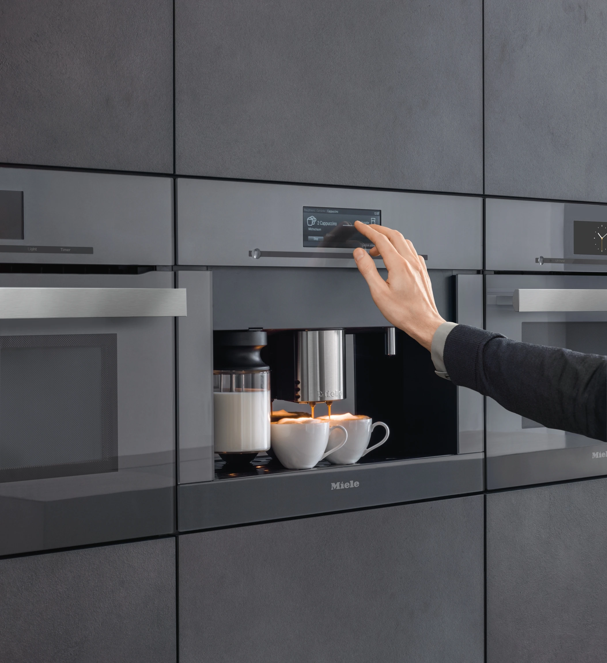 Built‑in coffee machine with bean-to-cup system - theall-rounder for the highest demands. CVA6805
