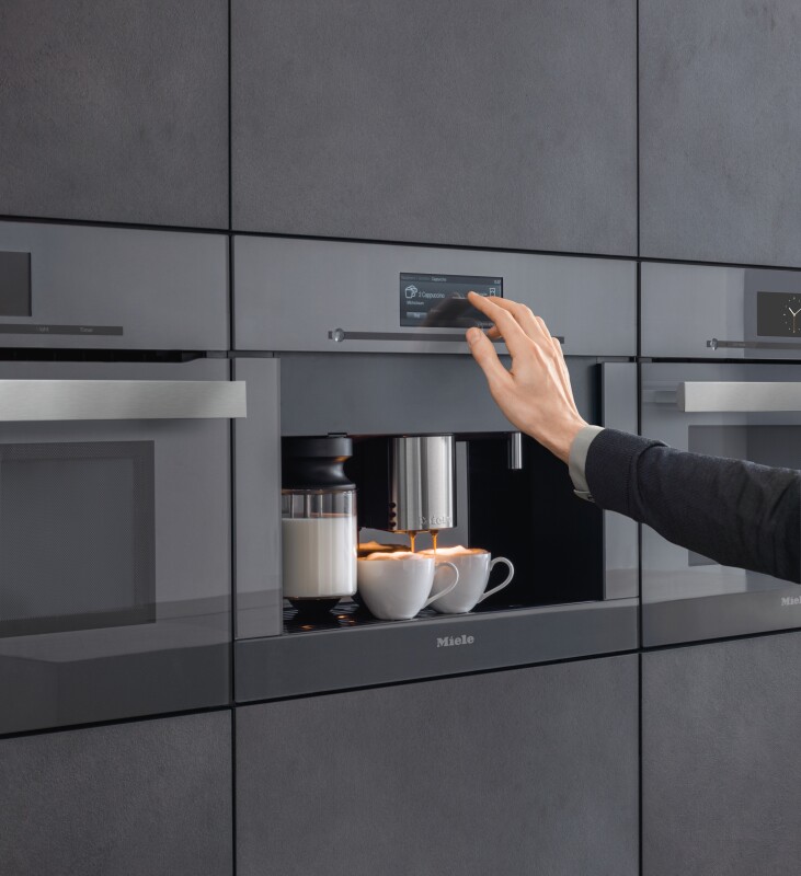 Built‑in coffee machine with bean-to-cup system - theall-rounder for the highest demands. CVA6805
