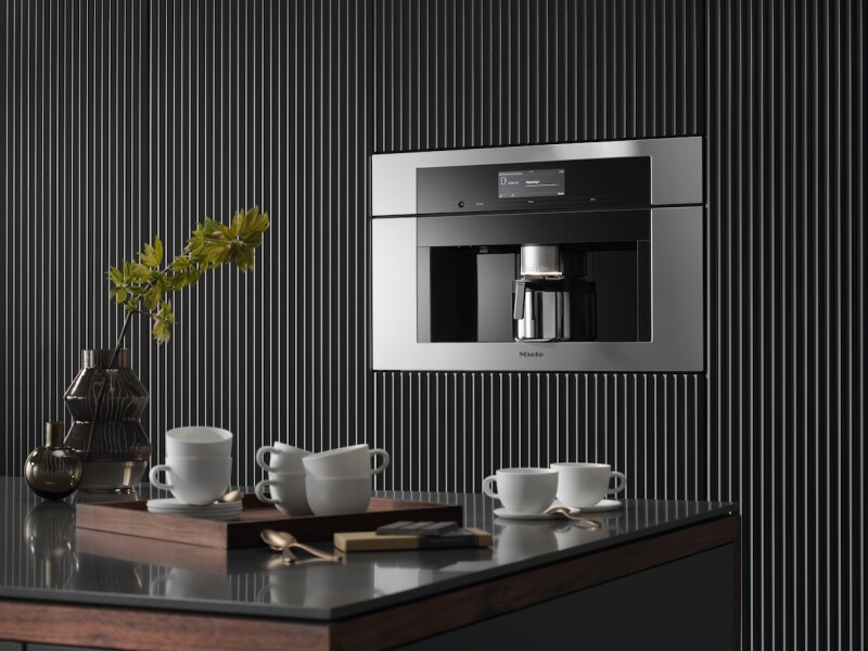 Built‑in coffee machine with DirectWater Perfectly combinable design with CoffeeSelect + AutoDescale for highest demands. CVA7775