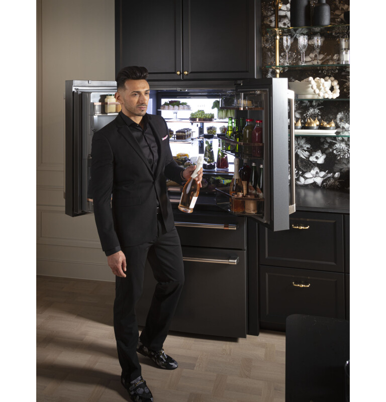 CAFÉ™ ENERGY STAR® 27.8 Cu. Ft. Smart 4-Door French-Door Refrigerator view 7
