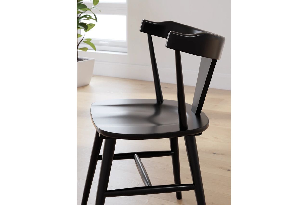 Gretlynn 5-Piece Dining Room Set In Black and Natural D501D3