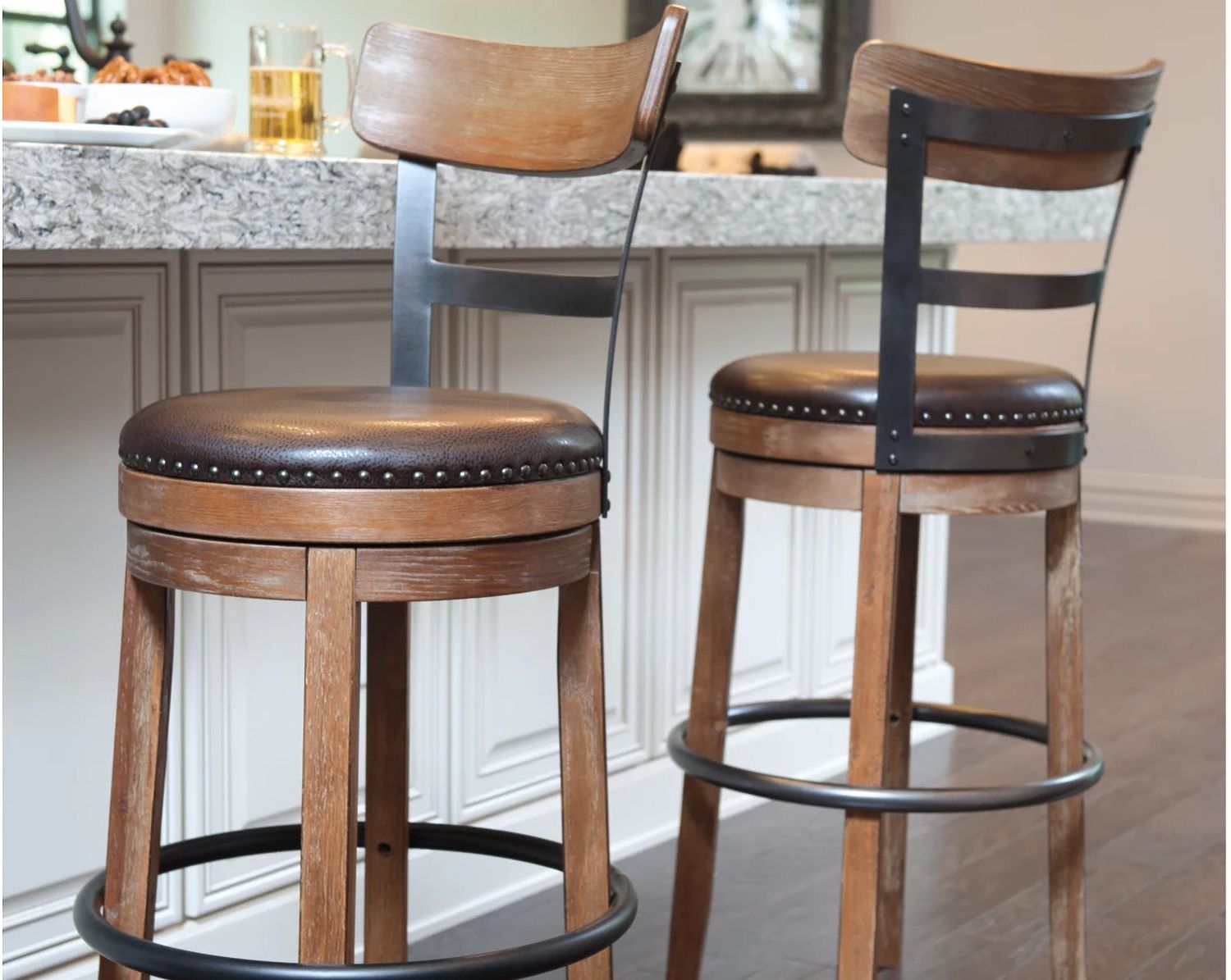Pinnadel Tall Upholstered Swivel Barstool D542130