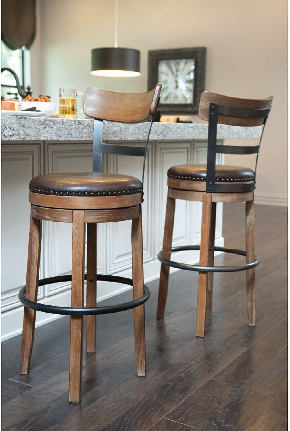 Pinnadel Tall Upholstered Swivel Barstool D542130