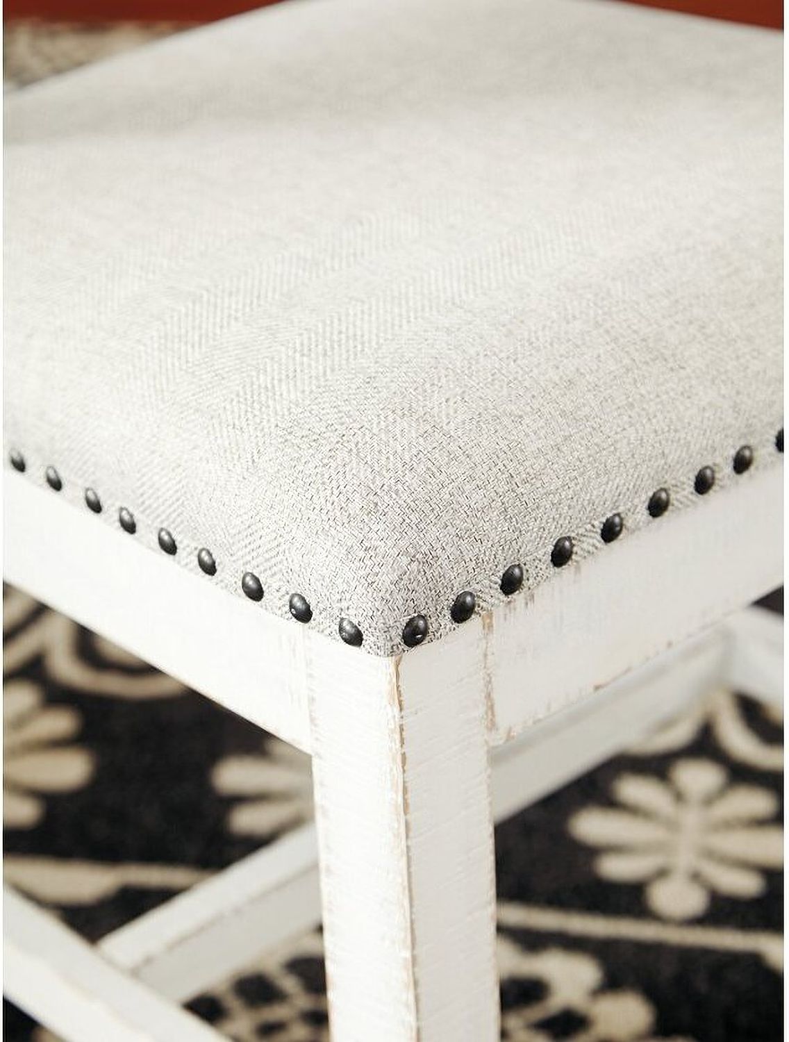 Valebeck Beige Dining Upholstered Side Chair (2/CN) D54601