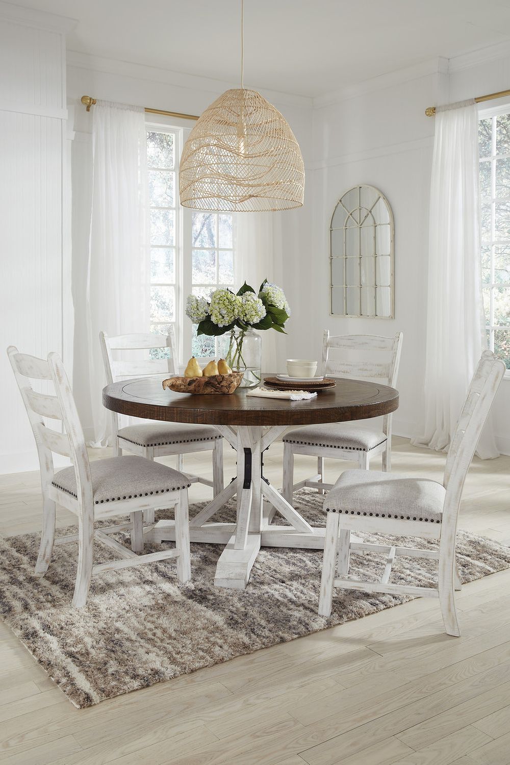 Valebeck Beige Dining Upholstered Side Chair (2/CN) D54601