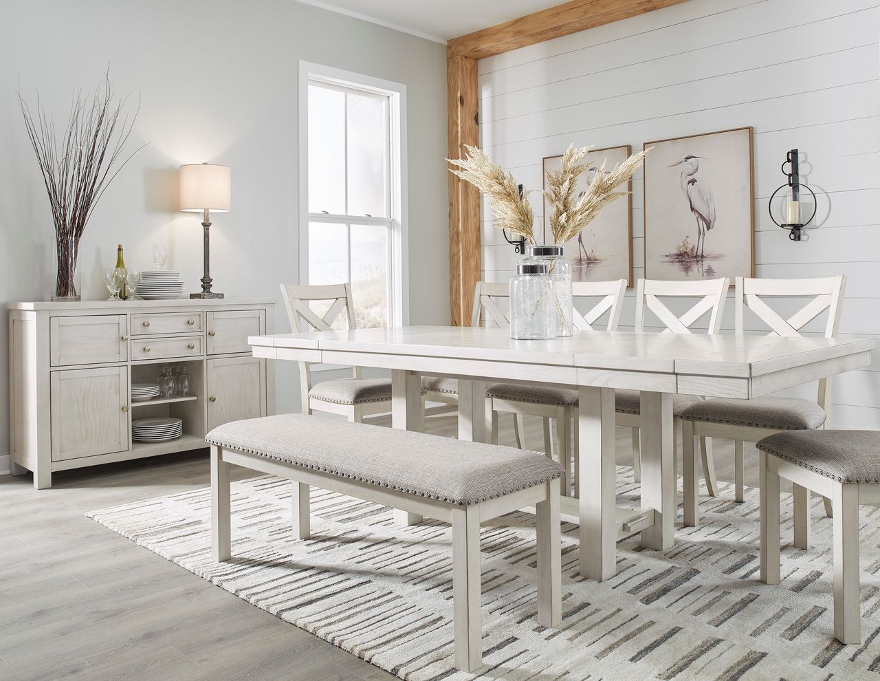 Robbinsdale Dining Room Set In Antique White D642D3
