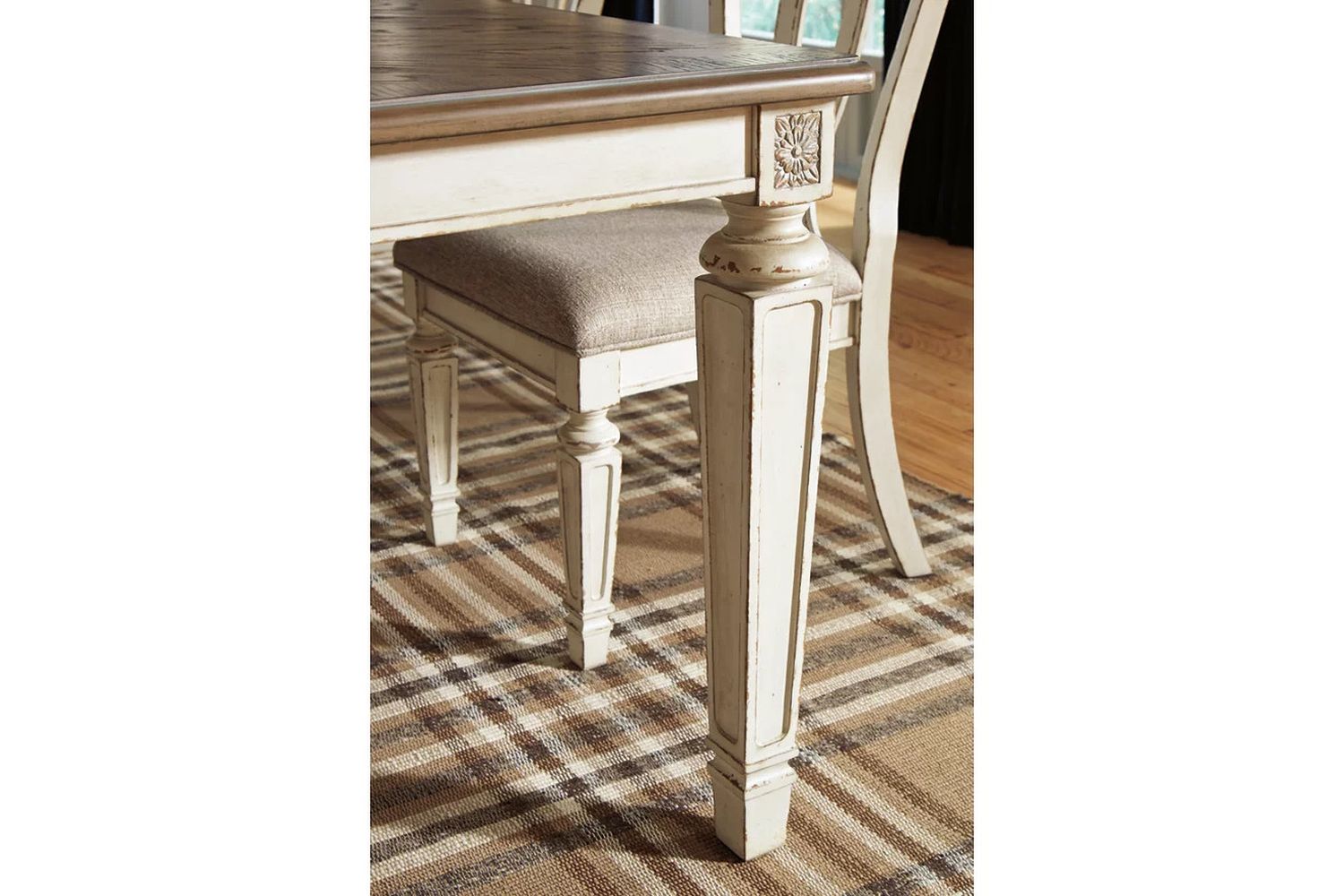Realyn White Extendable Rectangular Dining Table D74345