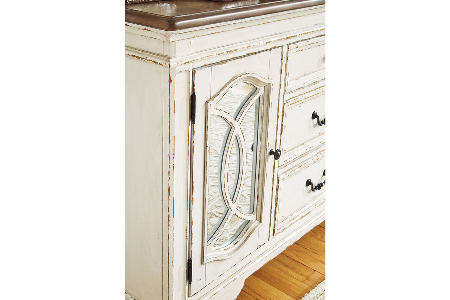 Realyn White Dining Room Server D74360