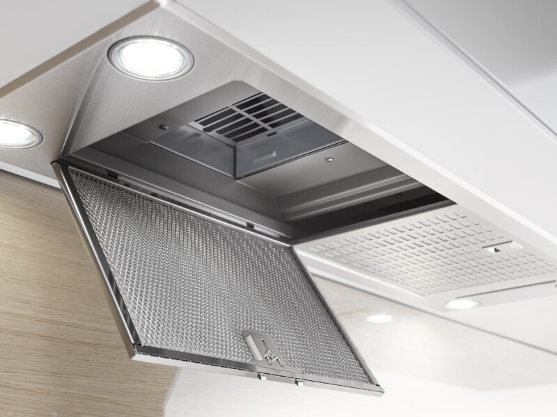 Insert ventilation hood with energy-efficient LED lighting and backlit controls for easy use. DA2390