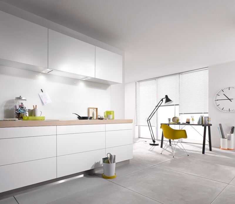 Insert ventilation hood with energy-efficient LED lighting and backlit controls for easy use. DA2698