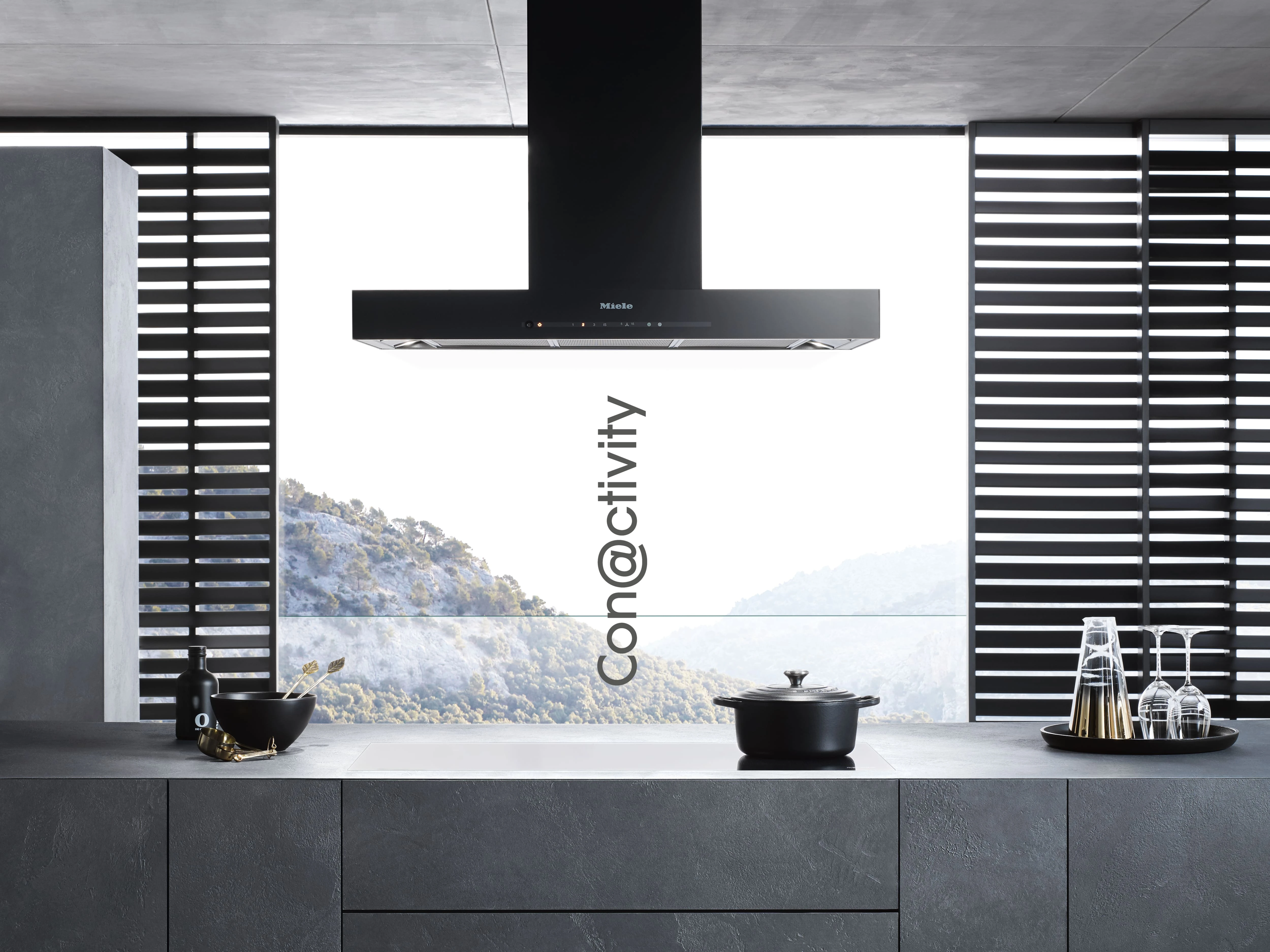 36" Purist. Ed.6000 Chimney Wall Hood 625 CFM (Obsidian Black) DA6698WOB
