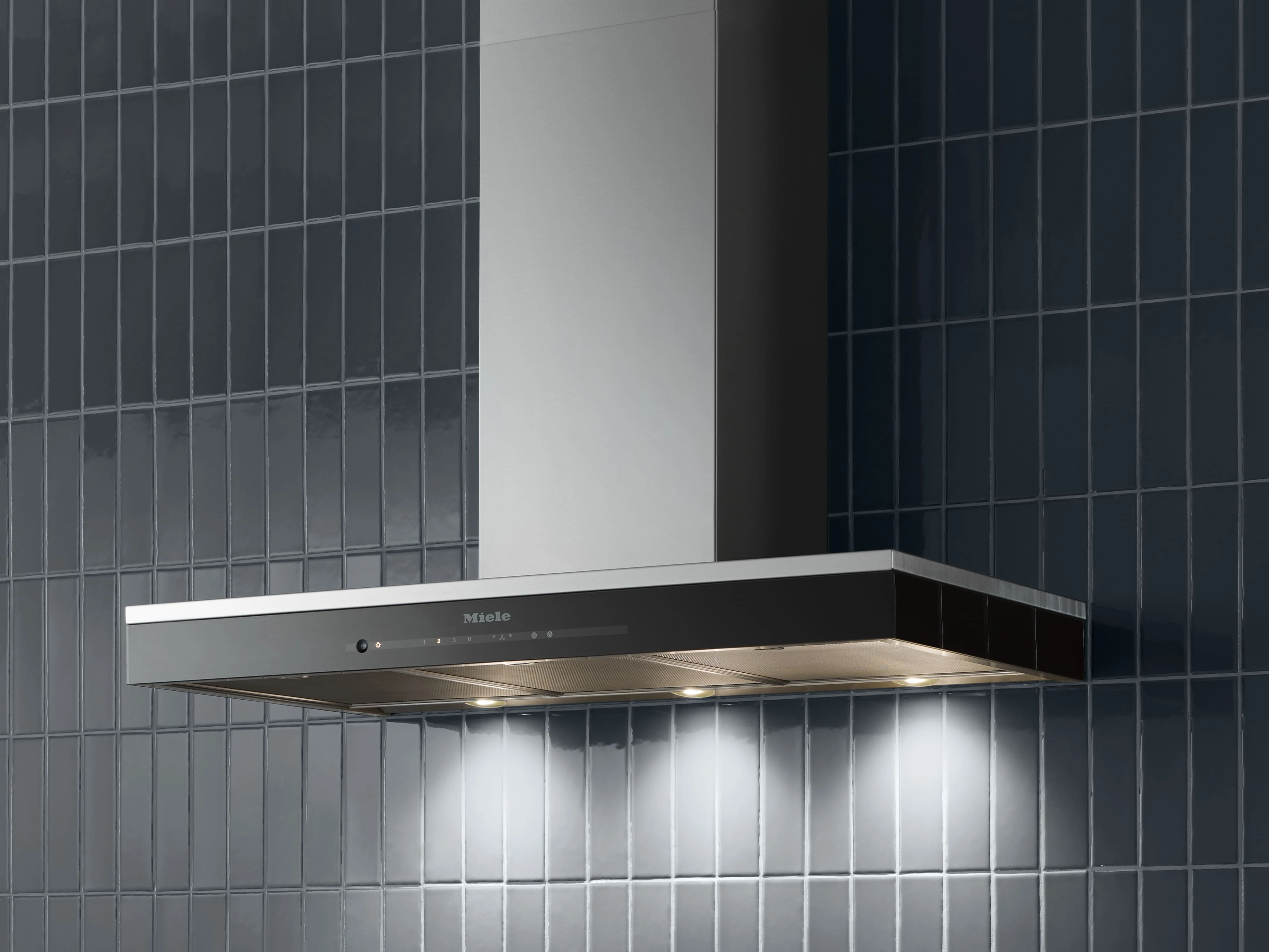 36" Purist. Ed.6000 Chimney Wall Hood 625 CFM (Stainless Steel) DA6698WSS