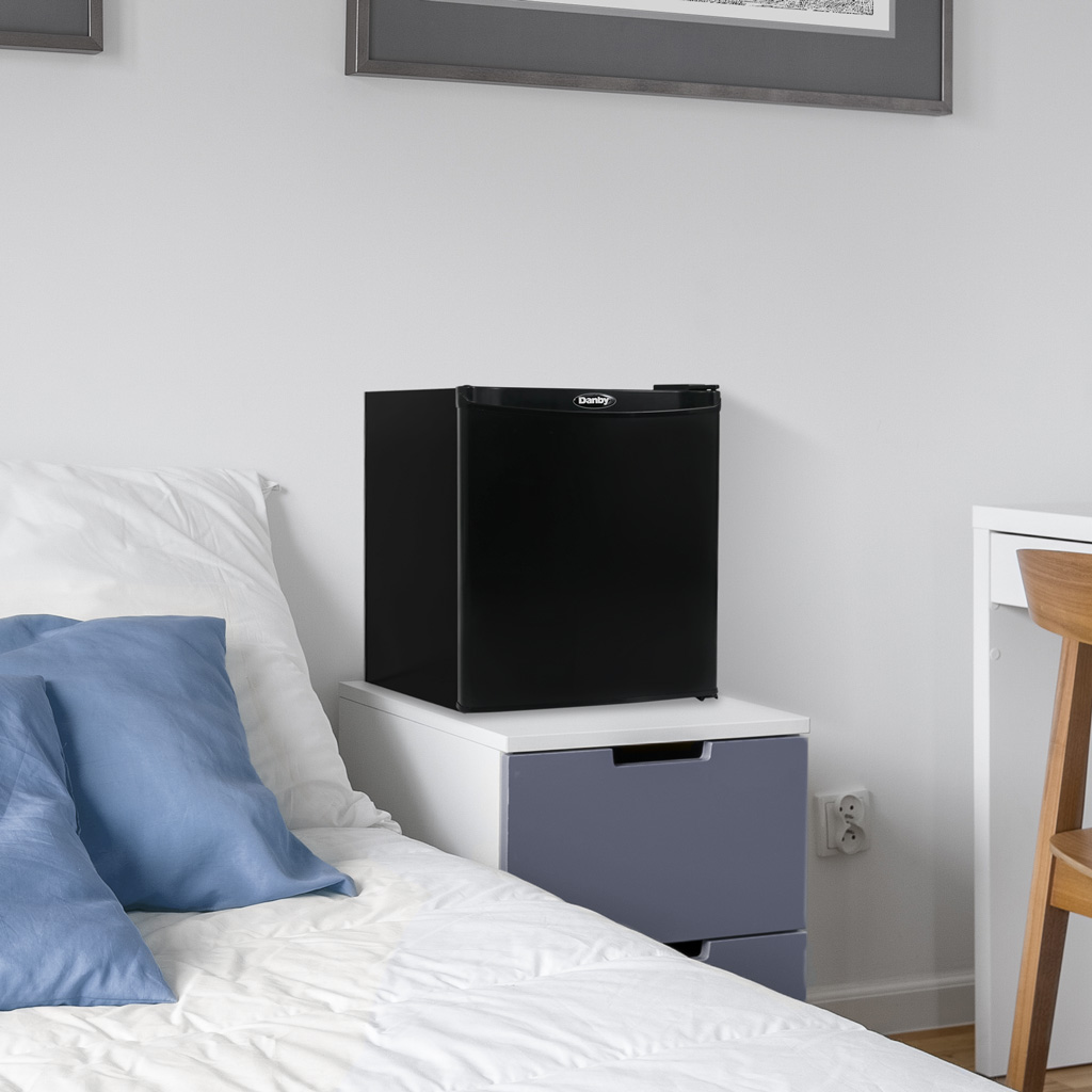 1.6 Cu. Ft. Compact Fridge DAR016A1BDB
