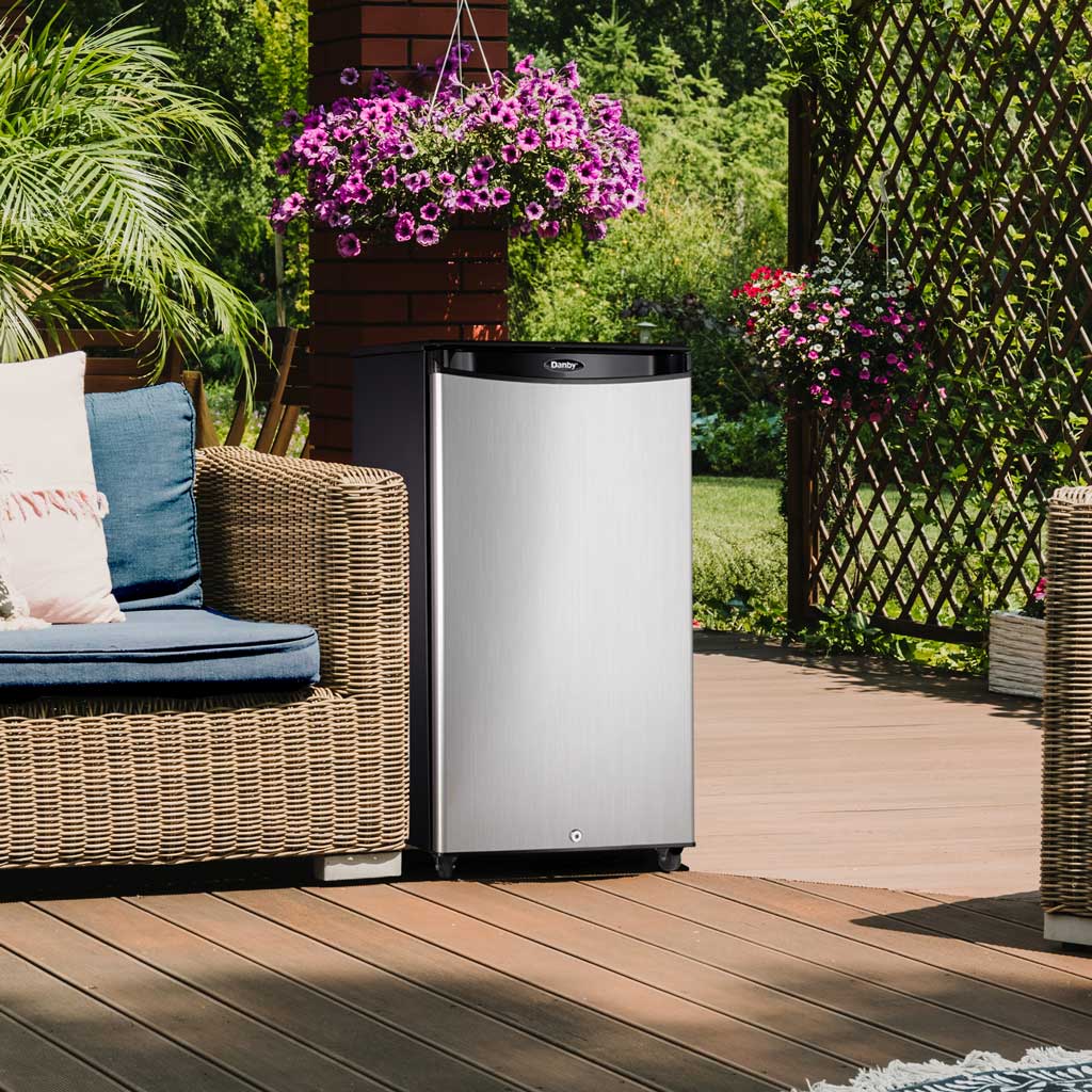 3.3 Cu. Ft. Outdoor Fridge DAR033A1BSLDBO