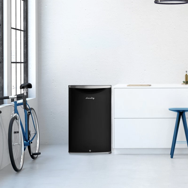 4.4 cu. ft. Retro Compact Fridge DAR044A6MDB6