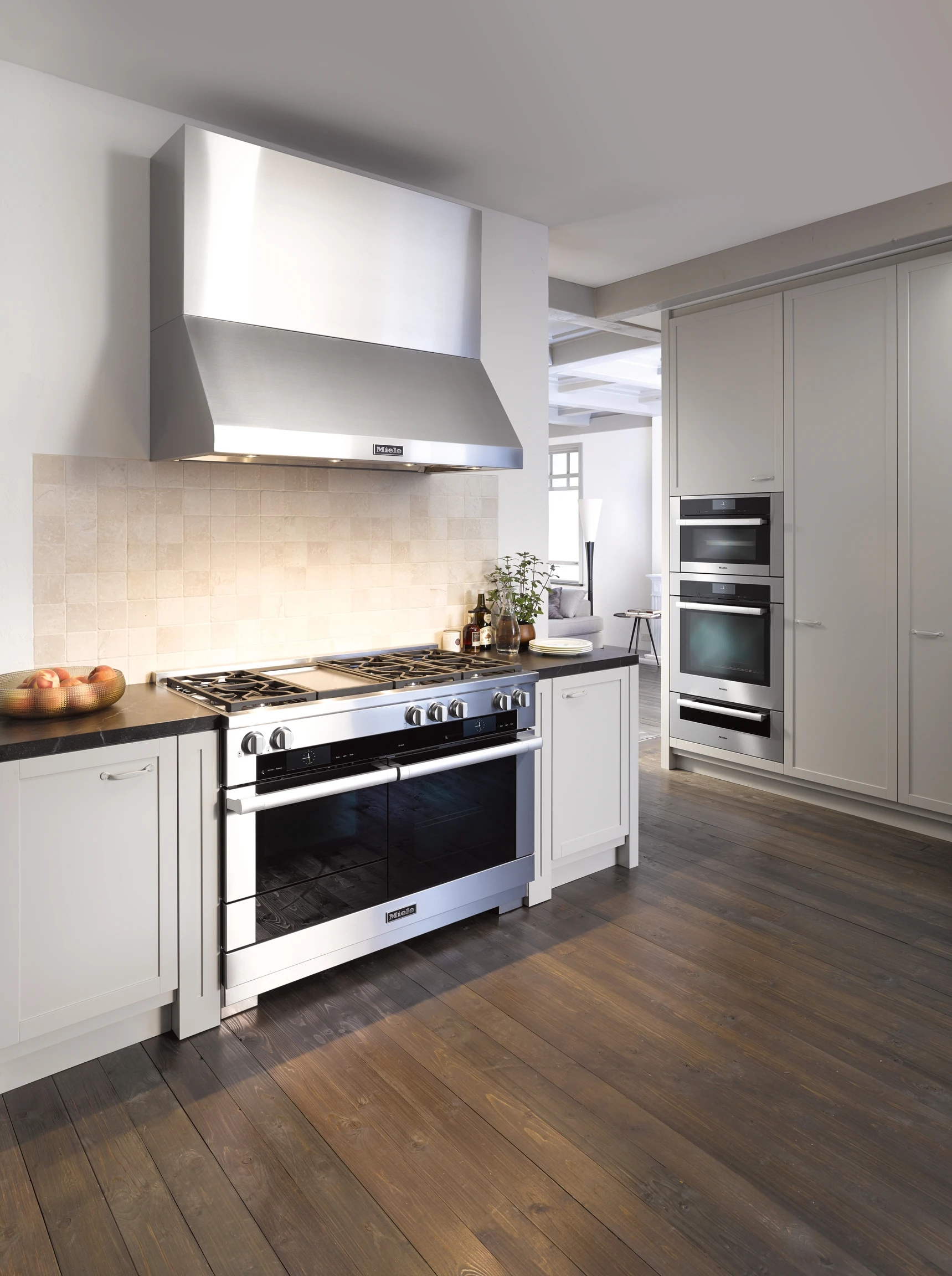 Wall ventilation hood for perfect combination with Ranges and Rangetops. DAR1250