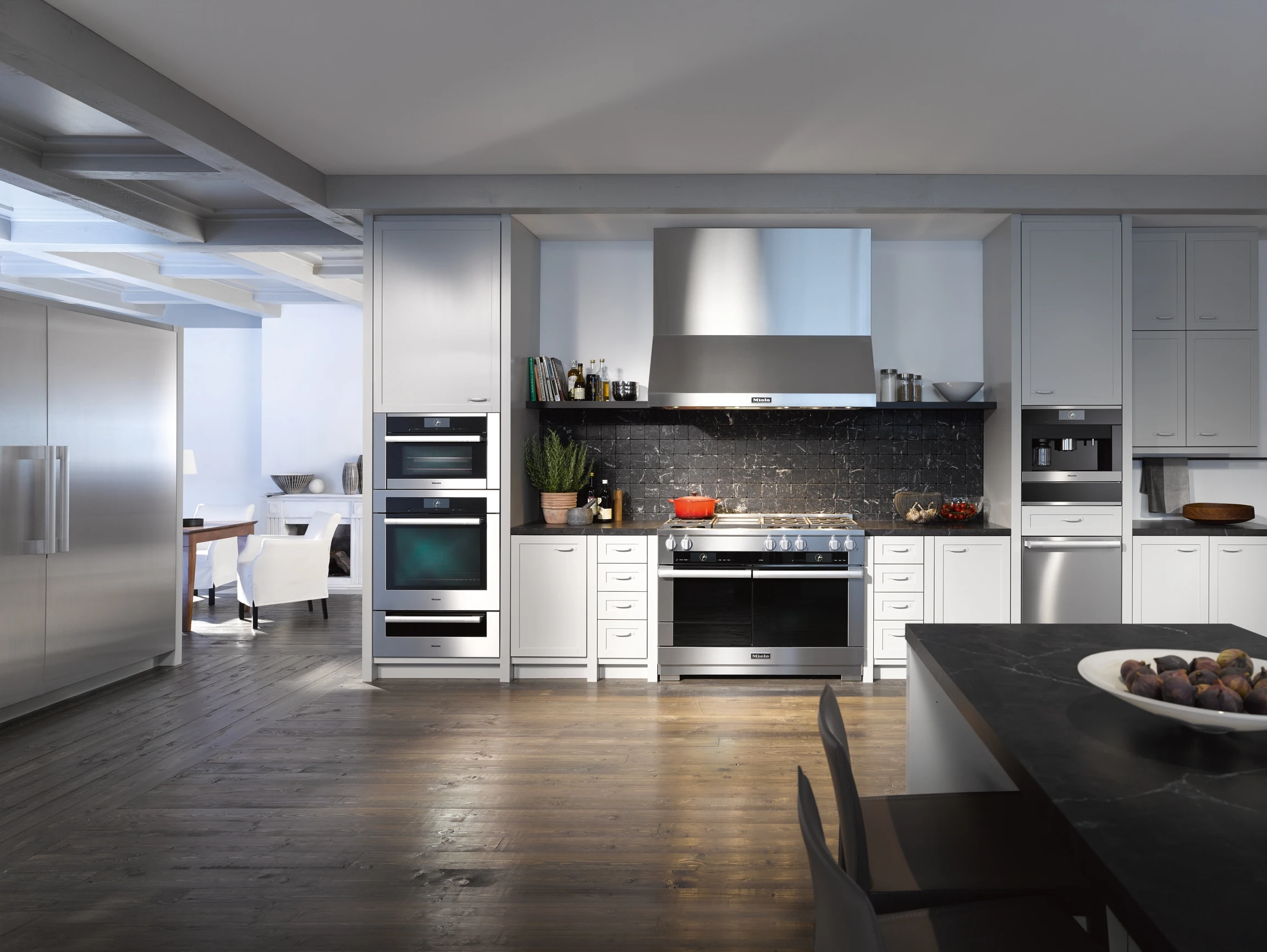 Wall ventilation hood for perfect combination with Ranges and Rangetops. DAR1260