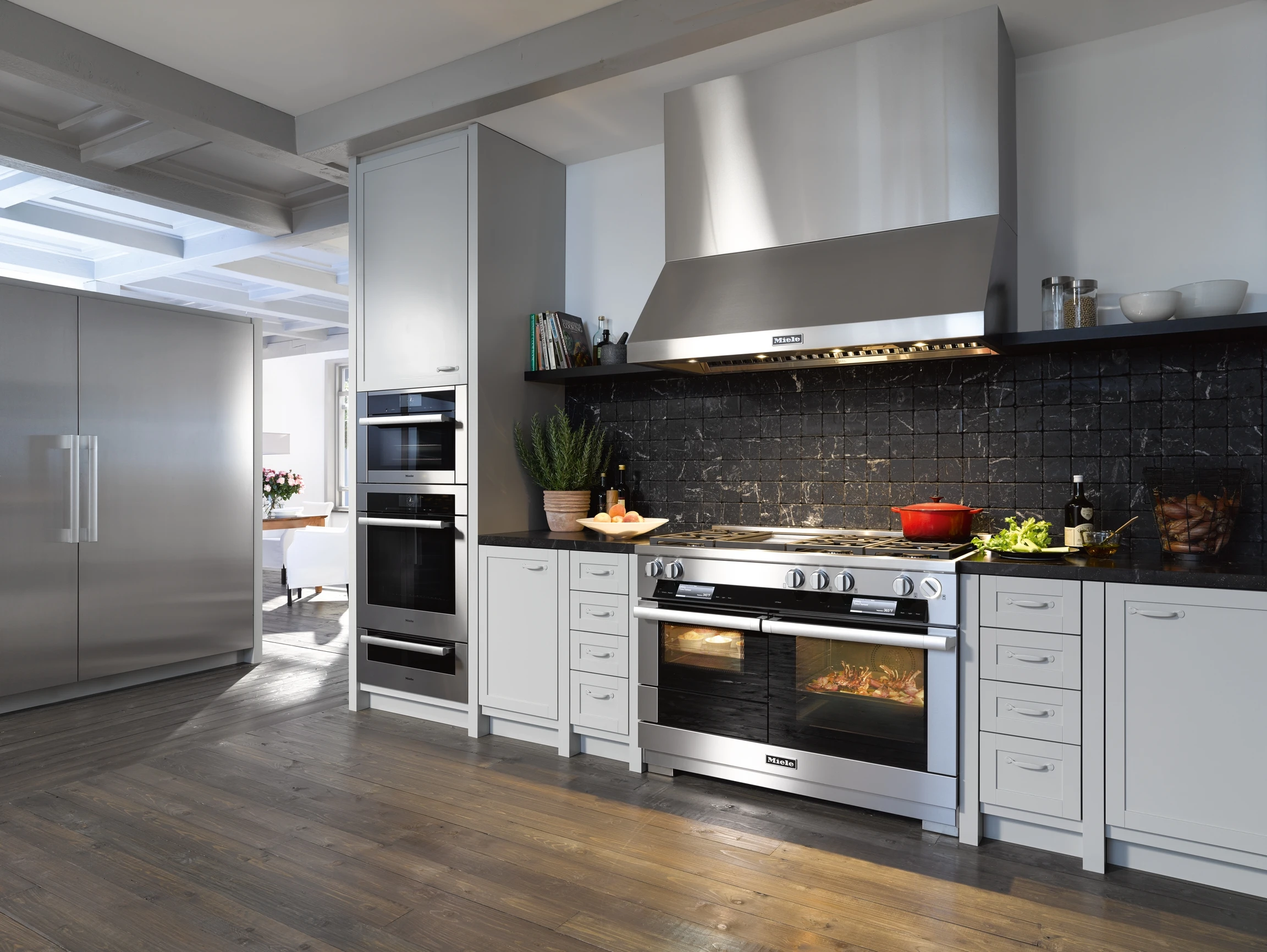 Wall ventilation hood for perfect combination with Ranges and Rangetops. DAR1260