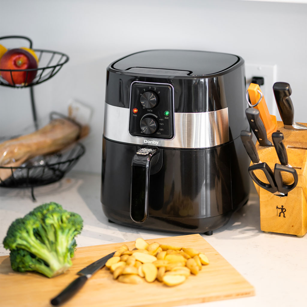 3.2 Qt. Air Fryer DBAF03224BD11