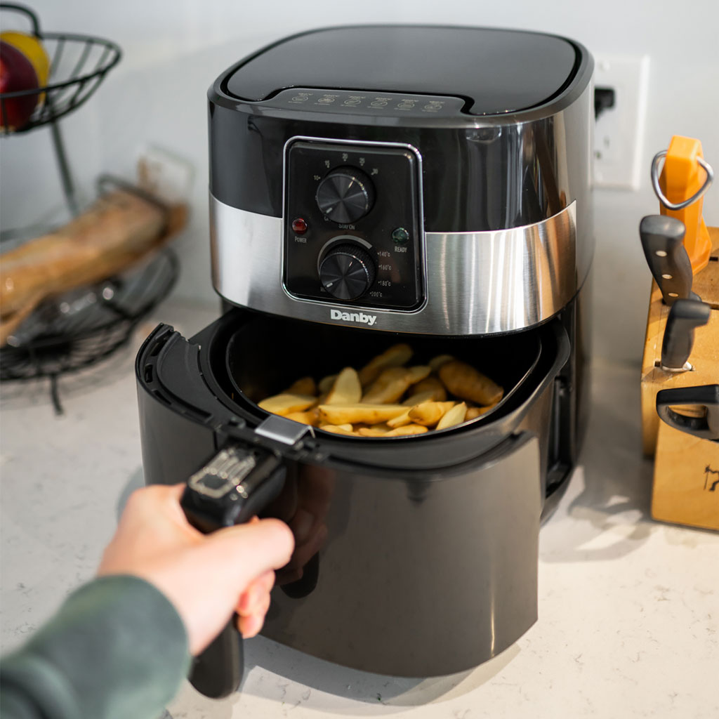 3.2 Qt. Air Fryer DBAF03224BD11