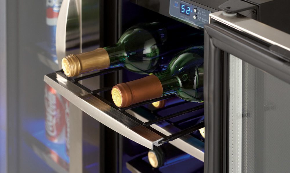 Emmental 24” FRENCH DOOR BEVERAGE CENTER. DBC2760BLSUS