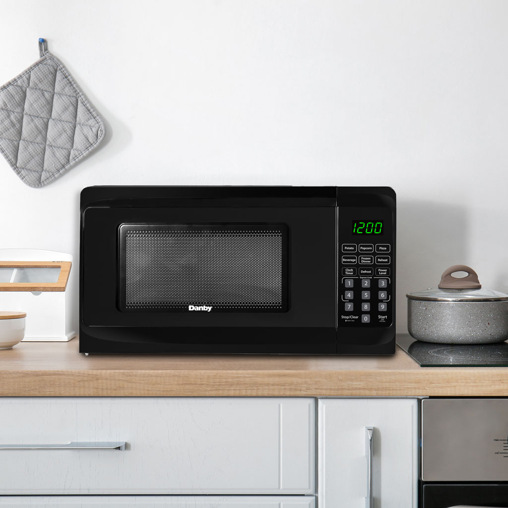 0.7 Cu. Ft. Countertop Microwave W/child Lock DBMW0720ABD