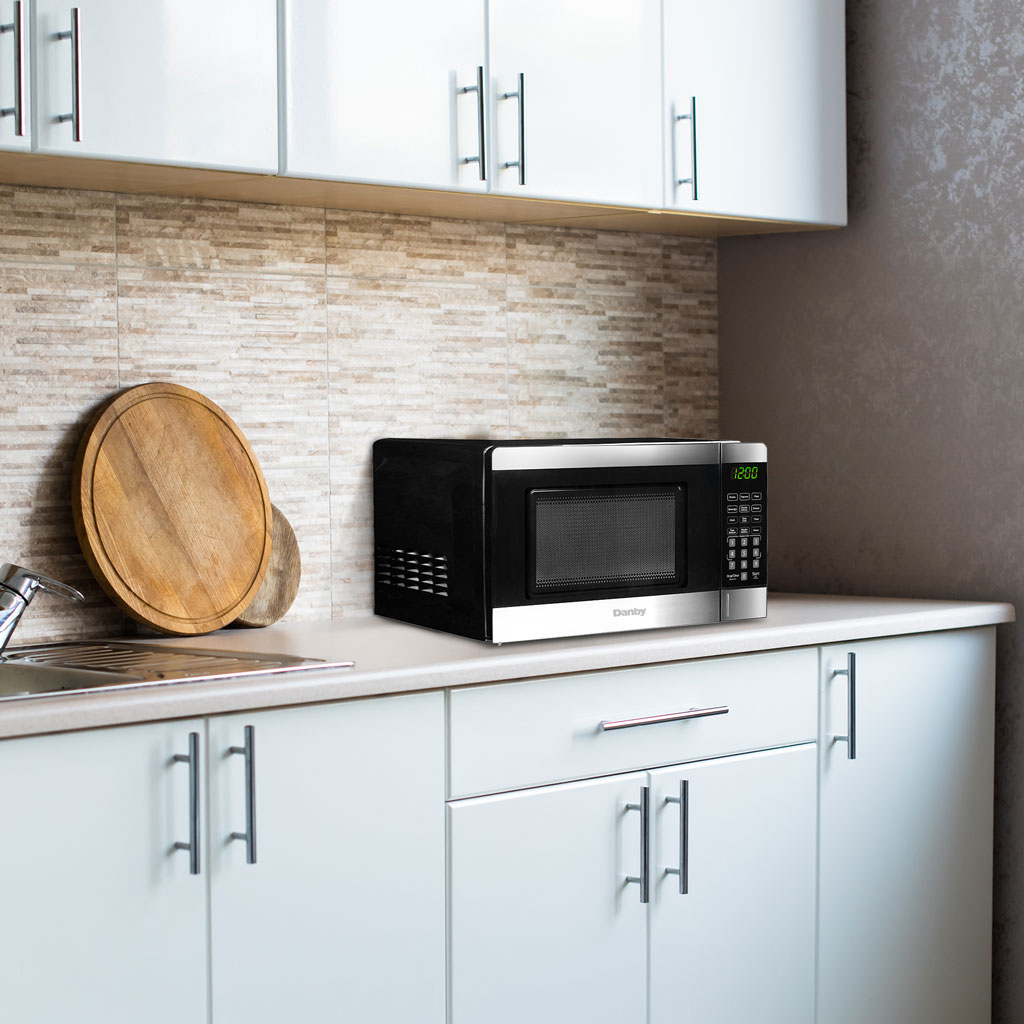 0.7 Cu. Ft. Countertop Microwave DBMW0720ASD
