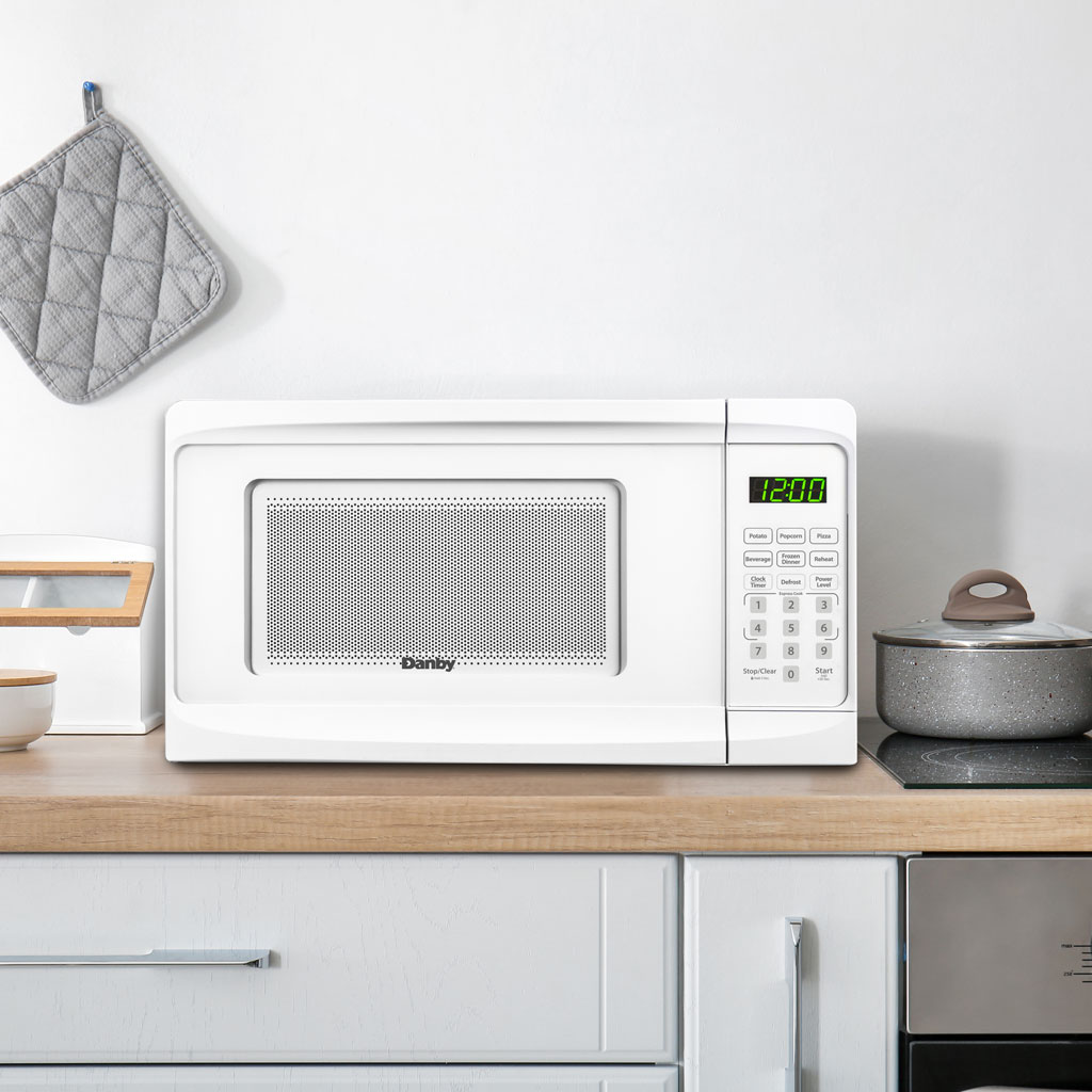 0.7 Cu. Ft. Countertop Microwave DBMW0720AWD