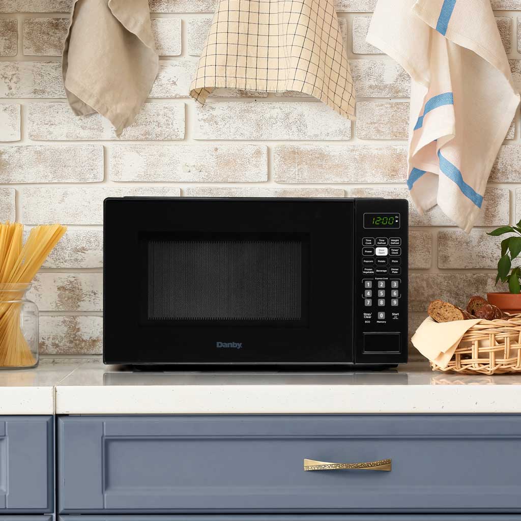0.7 Cu. Ft. Countertop Microwave DBMW0721BBB
