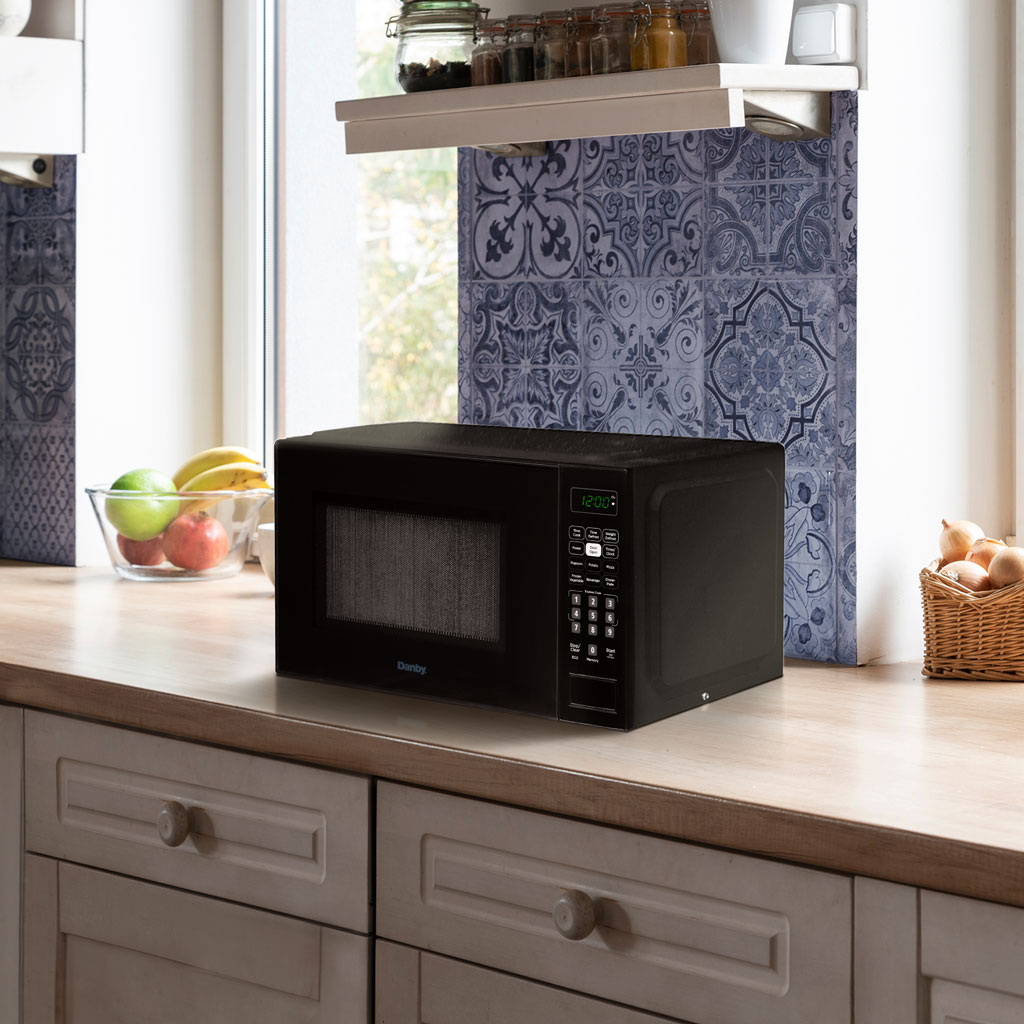 0.7 Cu. Ft. Countertop Microwave DBMW0721BBB