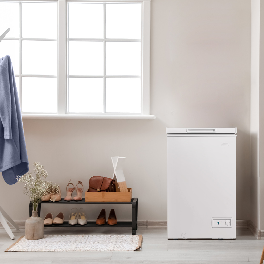 3.5 cu. ft. Square Model Chest Freezer DOE DCF035A6WM