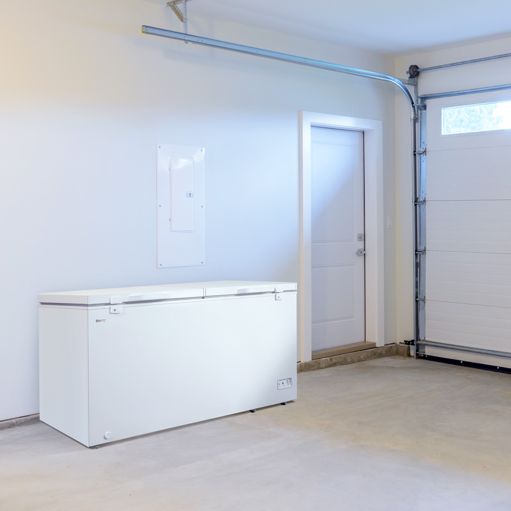 21.2 Cu. Ft. Chest Freezer DCFM210A1WDB