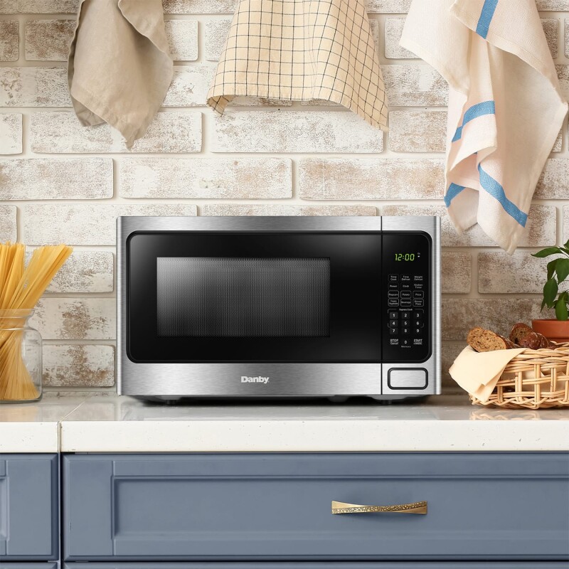 Designer 1.1 cu. ft. Countertop Microwave DDMW1125BBS