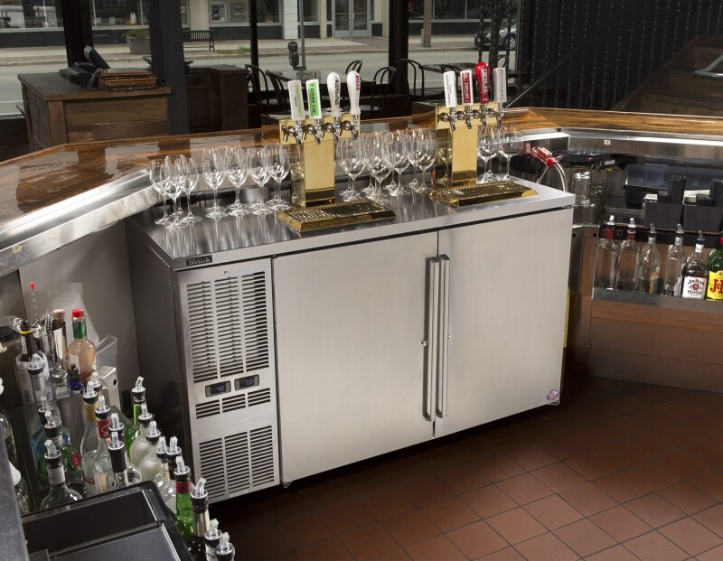 Self-Contained Direct Draw refrigerators are available in 1-, 2-, 3-, and 4-door models and can accommodate a variety of keg layouts to maximize your customers' options for dispensing beer, w DDS60