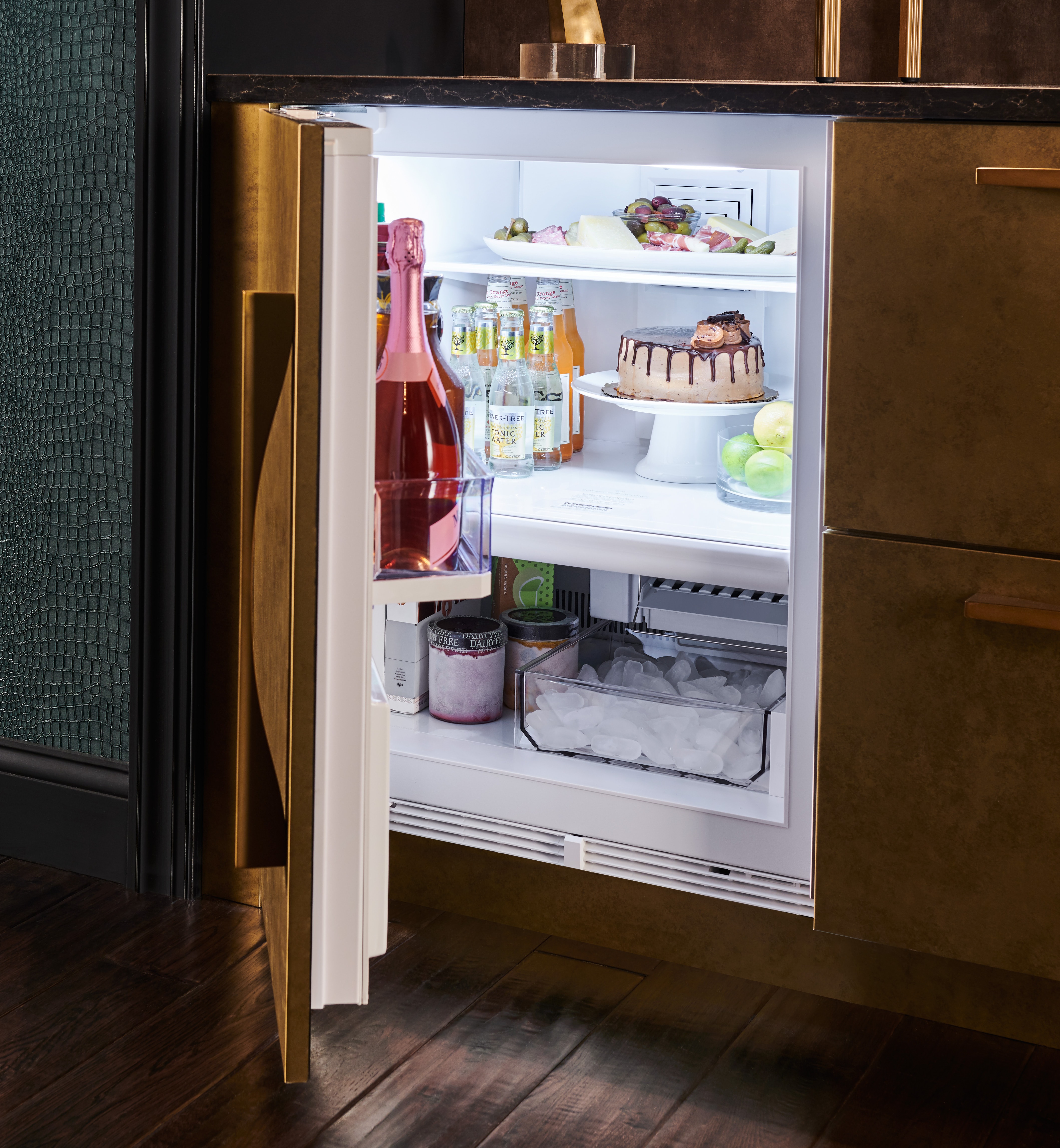 24" Designer Undercounter Refrigerator/Freezer with Ice Maker – Panel Ready DEU2450CIL