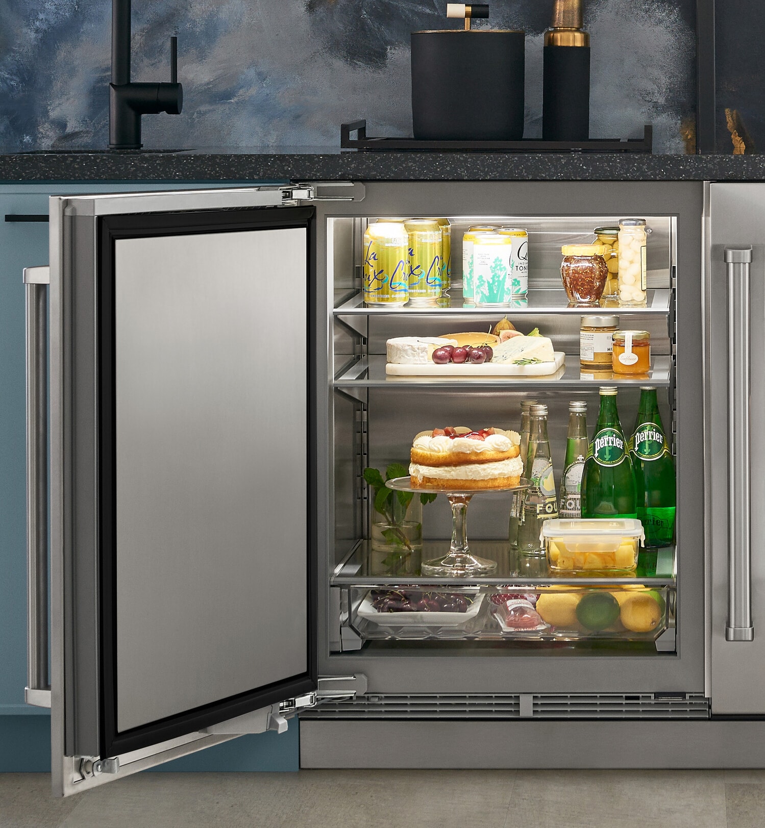 24" Outdoor Undercounter Refrigerator – Panel Ready DEU2450ROL