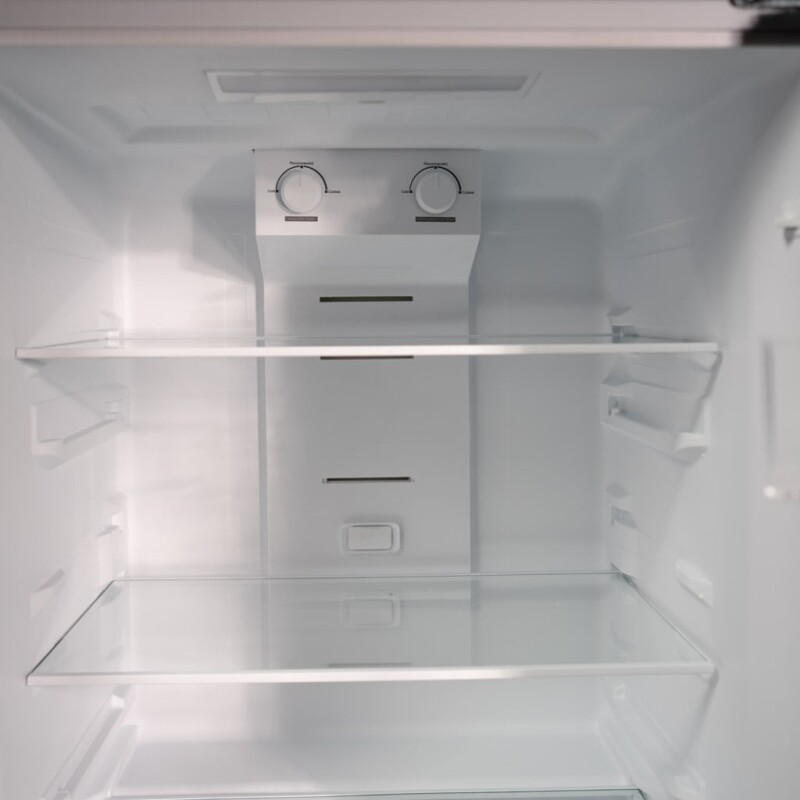 27” 14.2 Cu. Ft. Refrigerator Top Freezer Frost-free DFF142E1BDB